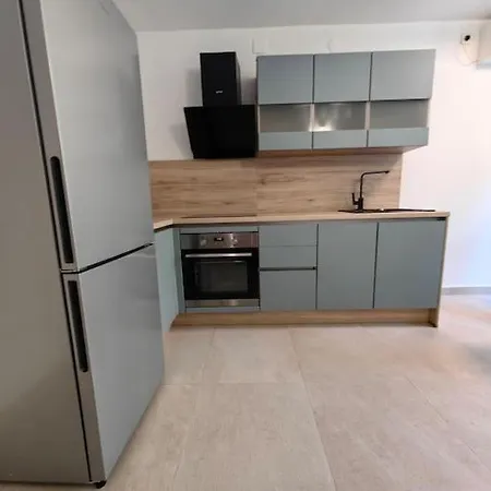New 1 Bedroom Near Center And 아파트 *